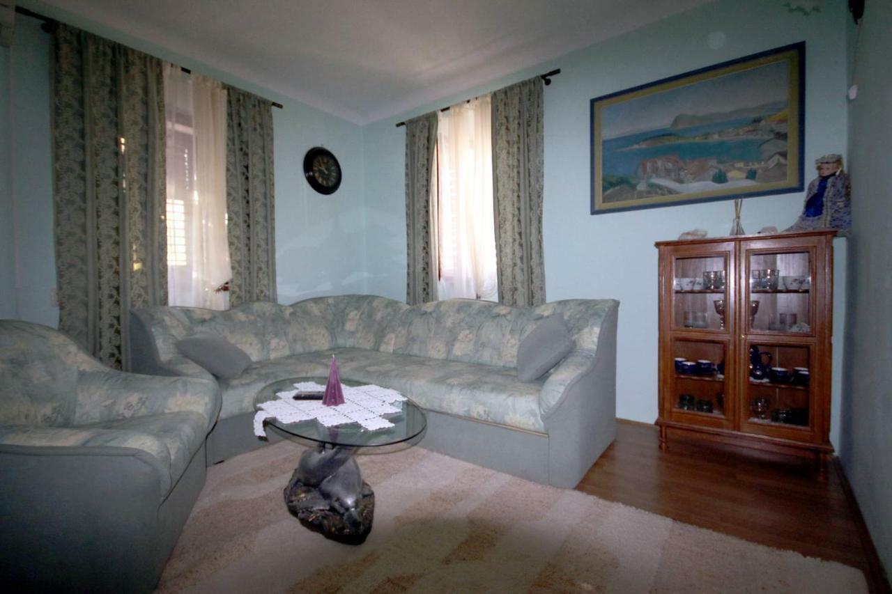 Apartment Lorna & Igor Zuvic オミサリ エクステリア 写真