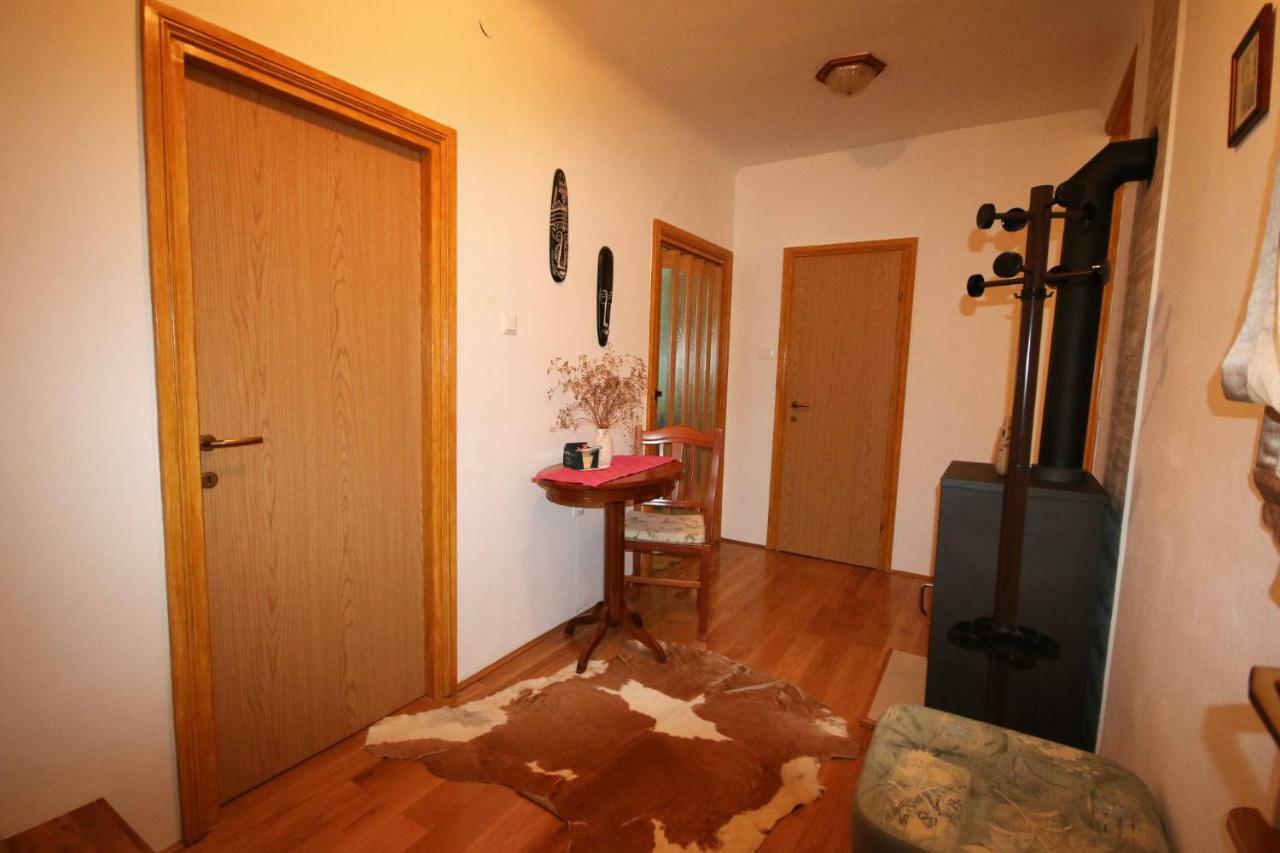 Apartment Lorna & Igor Zuvic オミサリ エクステリア 写真